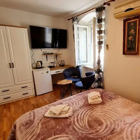 Inchy Accommodation - Heritage Rooms In Diocletian'S Palace
