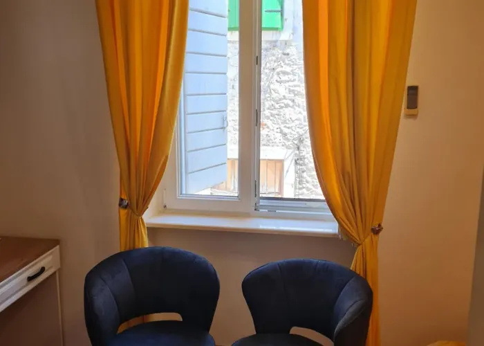 Inchy Accommodation - Heritage Rooms In Diocletian'S Palace Pensión 3*