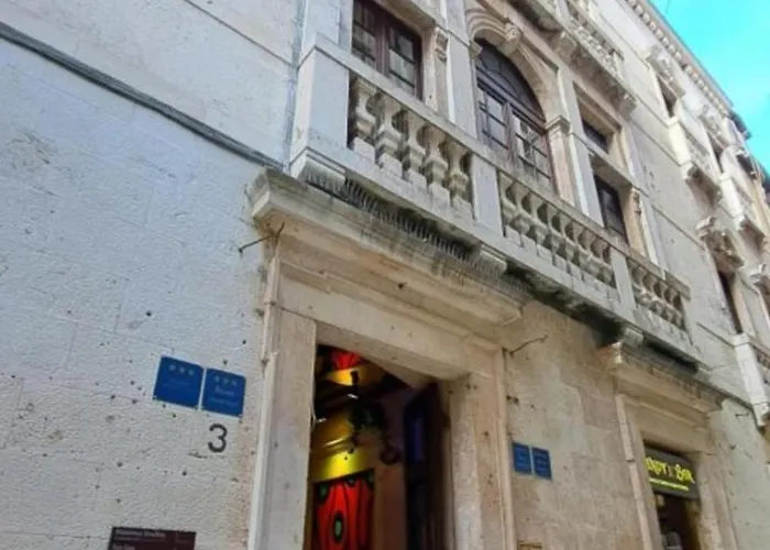 Inchy Accommodation - Heritage Rooms In Diocletian'S Palace 3*