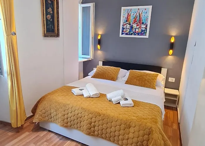 Inchy Accommodation - Heritage Rooms In Diocletian'S Palace Split