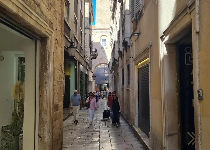 Inchy Accommodation - Heritage Rooms In Diocletian'S Palace Pensión Split