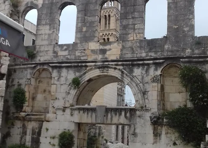 Inchy Accommodation - Heritage Rooms In Diocletian'S Palace Pensión Split