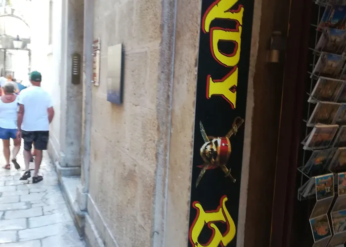 Inchy Accommodation - Heritage Rooms In Diocletian'S Palace