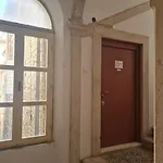 Konukevi Inchy Split