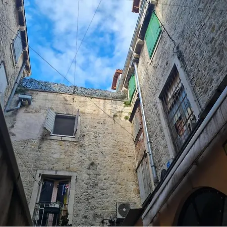 Inchy - In The Center Of Diocletian's Palace Guest house