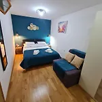 Inchy Accommodation Affittacamere 3*