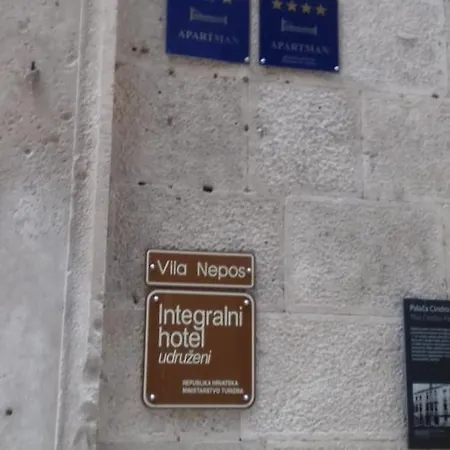 Inchy - In The Center Of Diocletian's Palace 3* Split