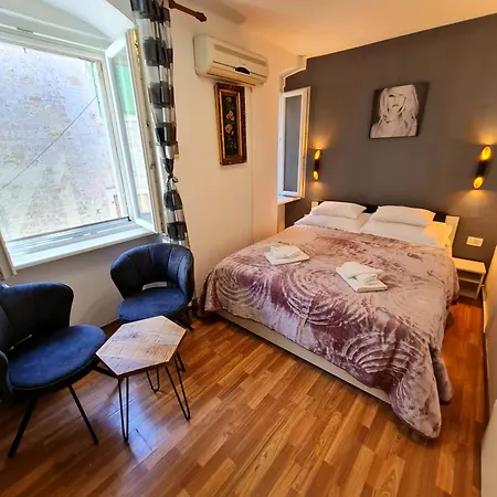 Pensionat Inchy - In The Heart Of Diocletian's Palace