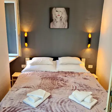 Inchy - In The Center Of Diocletian's Palace Gæstehus 3*