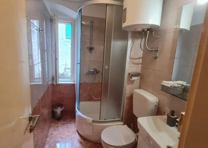 Inchy Accommodation - Heritage Rooms In Diocletian'S Palace بيت ضيافة